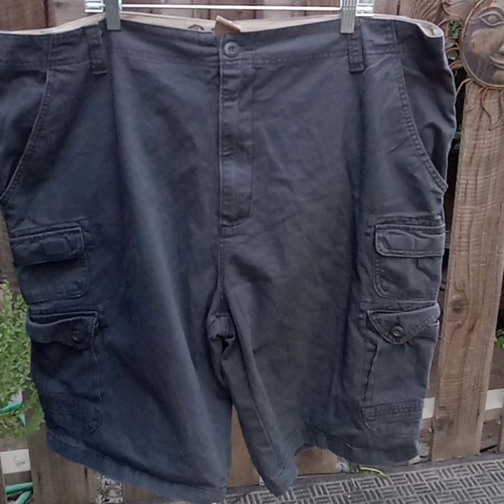 Men's cargo shorts charcoal Gray good condition size 46